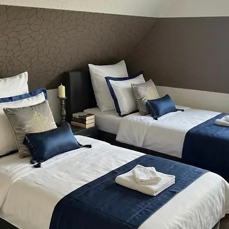 Daire Wellness -Residenz Ehrhardt Urlaub Mit Pool Und Garten Ferienwohnung Im Herzen Von Halberstadt